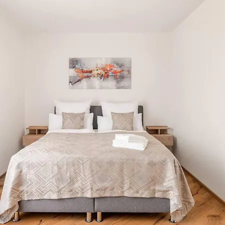 Verso - Stylish 3br Near Basel *